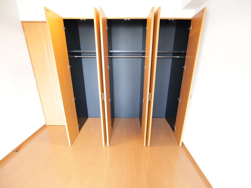 クローゼット3つ付いてます