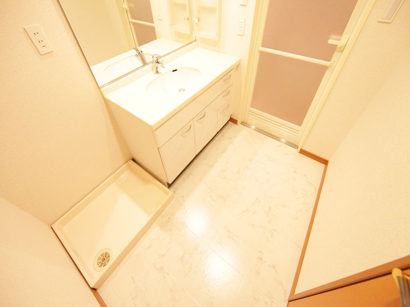 脱衣場 独立洗面台 室内洗濯機置き場