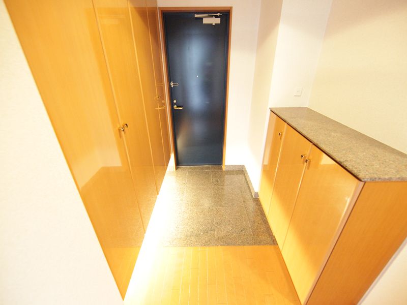 玄関 両面シューズボックス付き