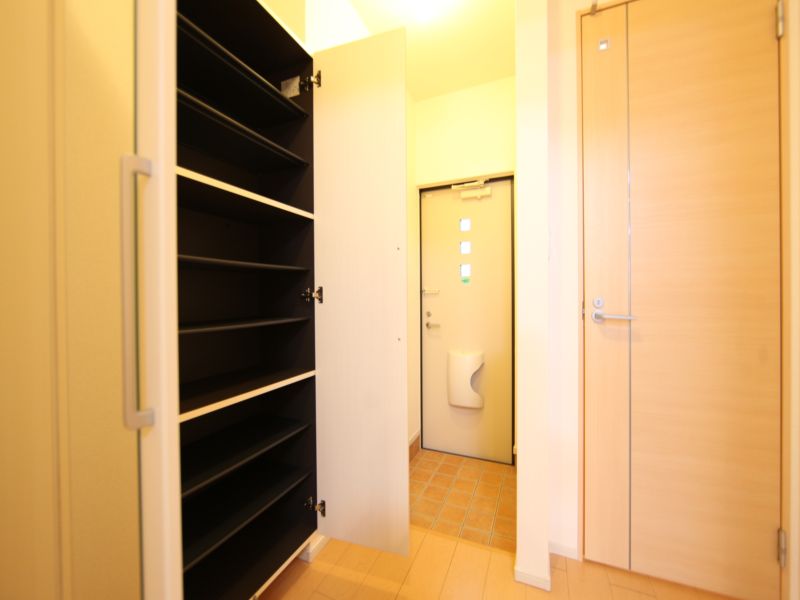 玄関 大きなシューズボックスあります