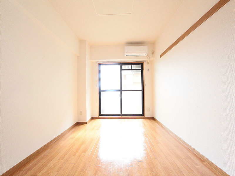 洋室6帖 エアコンついてます