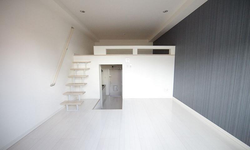 バルコニー側から見たリビング