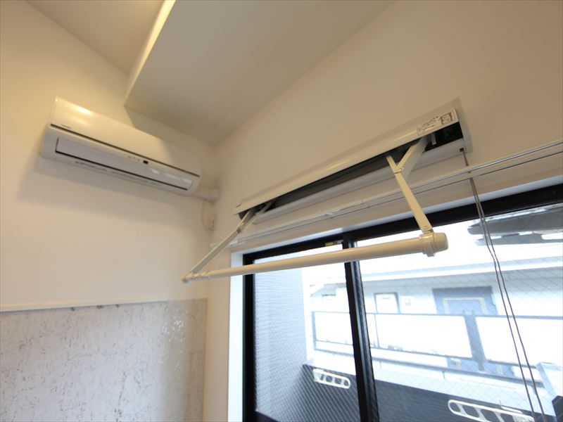 エアコン 室内物干し