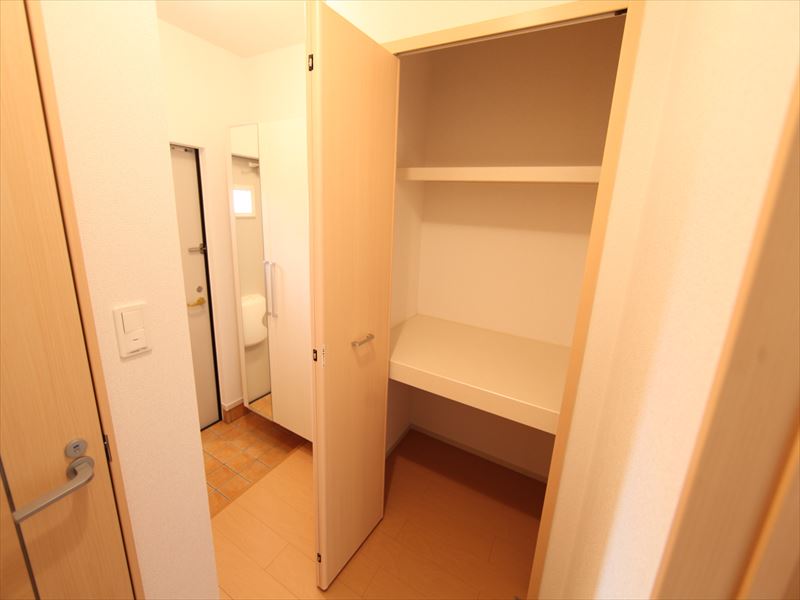 クローゼット付(収納充実)