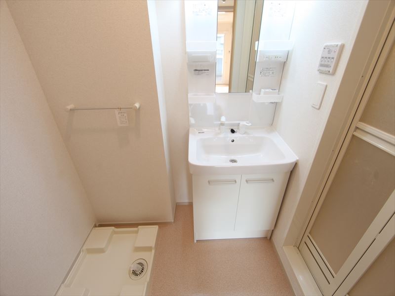 脱衣所 独立洗面台付