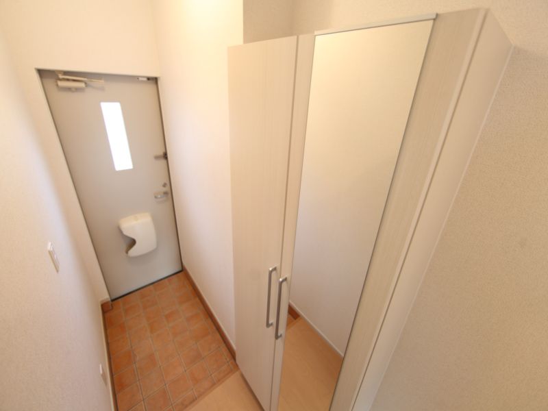 玄関 鏡付きシューズボックス
