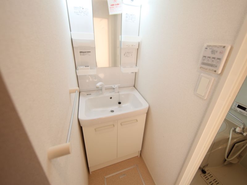 脱衣所 独立洗面台シャンプードレッサー付