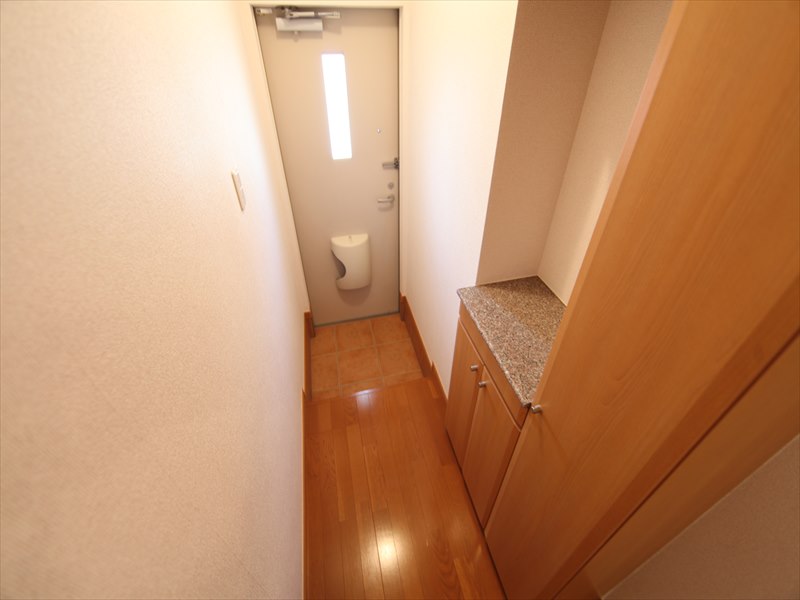 玄関 大型下駄箱あります