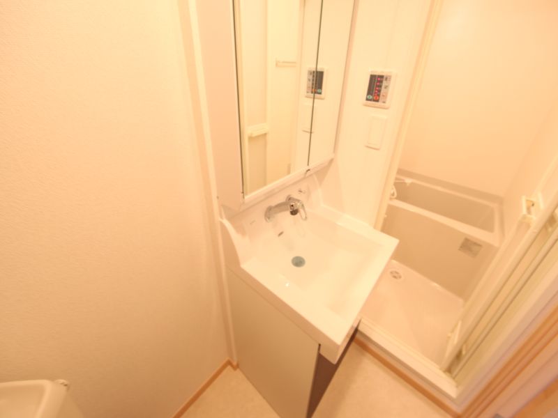 類似物件 脱衣所 シャンプードレッサー付き