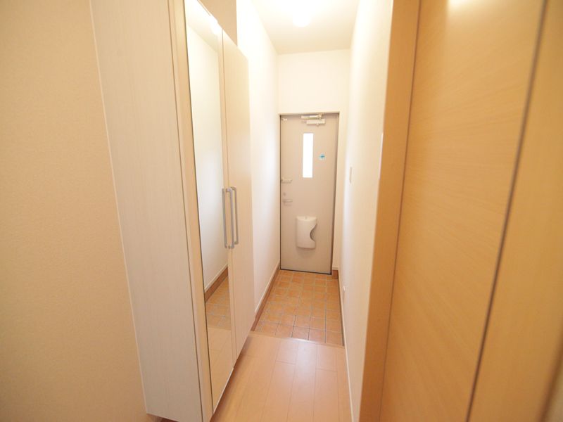 同タイプ 玄関 鏡付きのシューズボックス有り