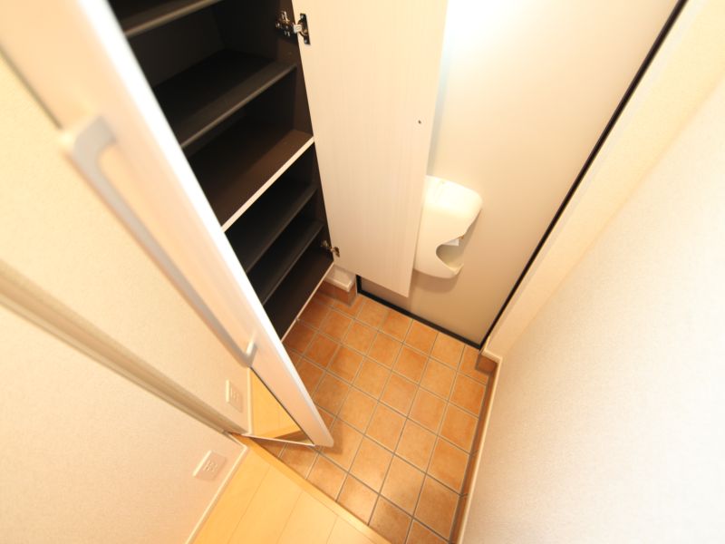 玄関 シューズボックスあります