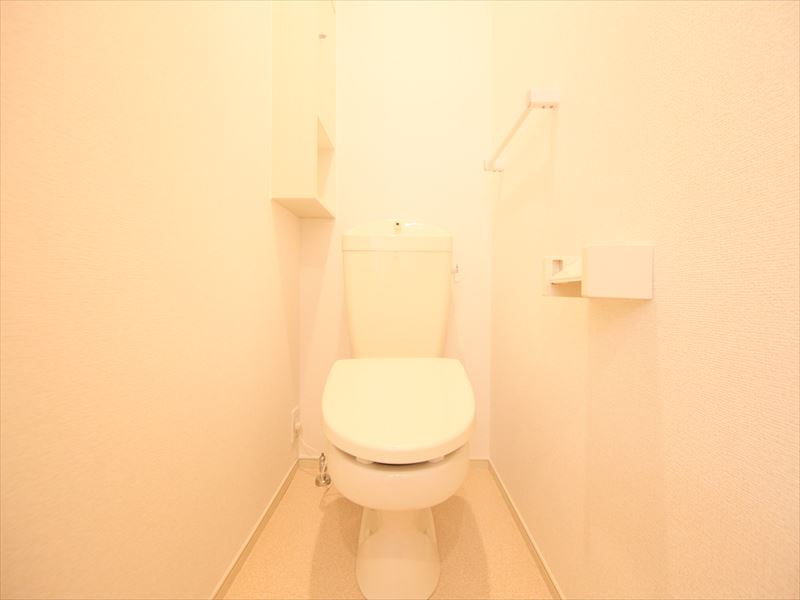 暖房便座付きトイレ 棚あります