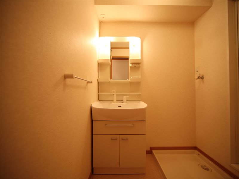 独立洗面台脱衣所