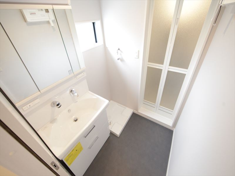 脱衣所 3面鏡独立洗面台付