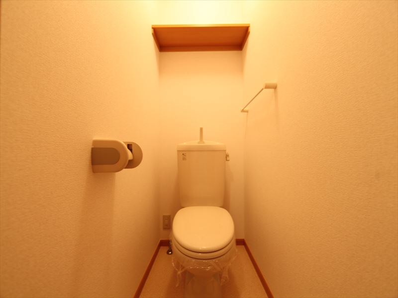 トイレ 暖房便座・棚付