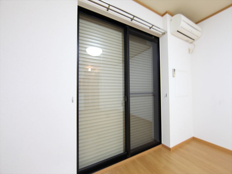 エアコン・防犯シャッター付