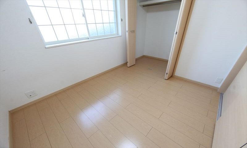 洋室3.7帖 クローゼットあります