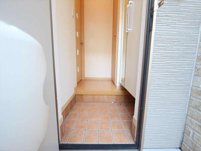 玄関 鏡付きのシューズボックス