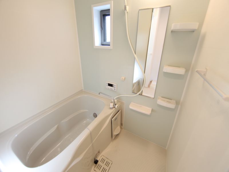 追い焚き機能付き浴室 窓有り 同タイプ