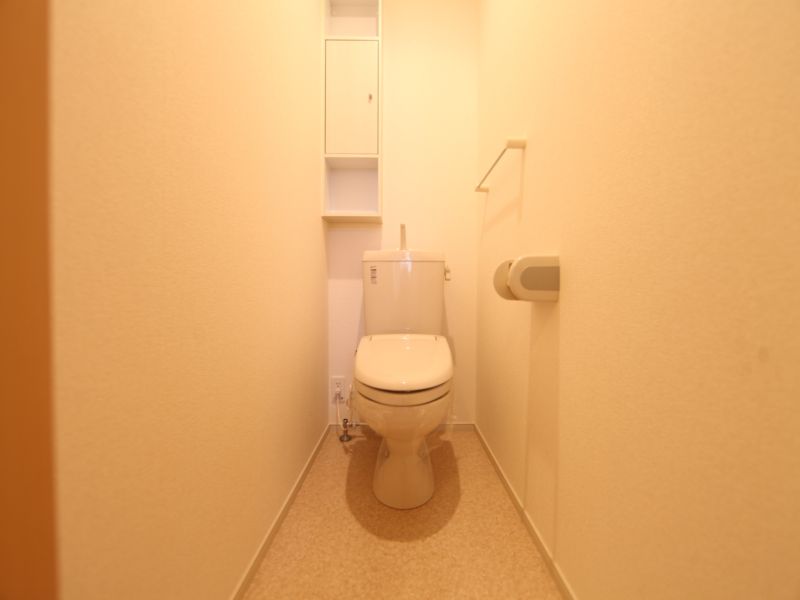 同タイプ 暖房便座 棚もあります