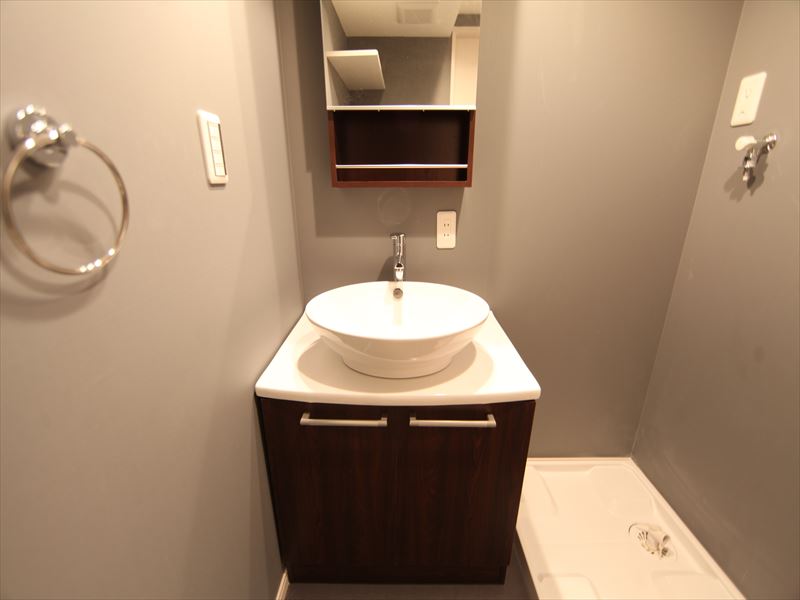 脱衣所 オシャレな独立洗面台付