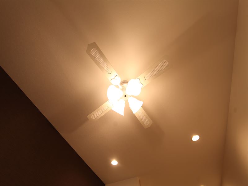 エアコン・照明付き!!