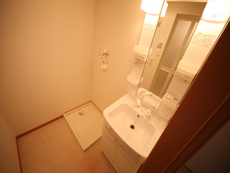 独立洗面台脱衣所