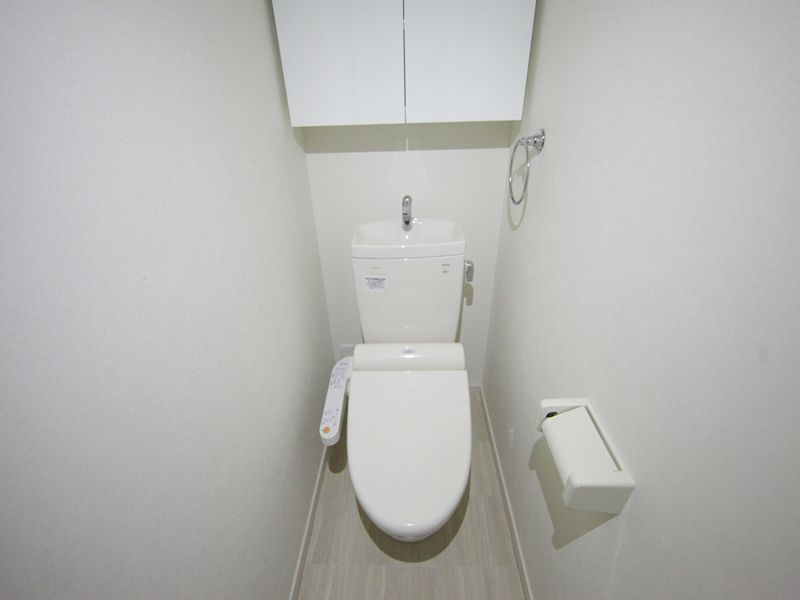 ウォシュレット付 収納棚付