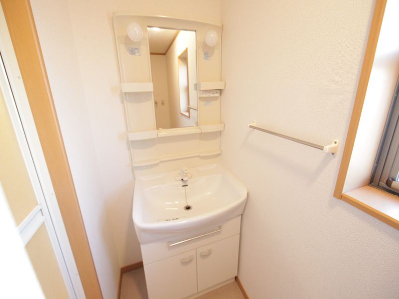 脱衣所 独立洗面台付