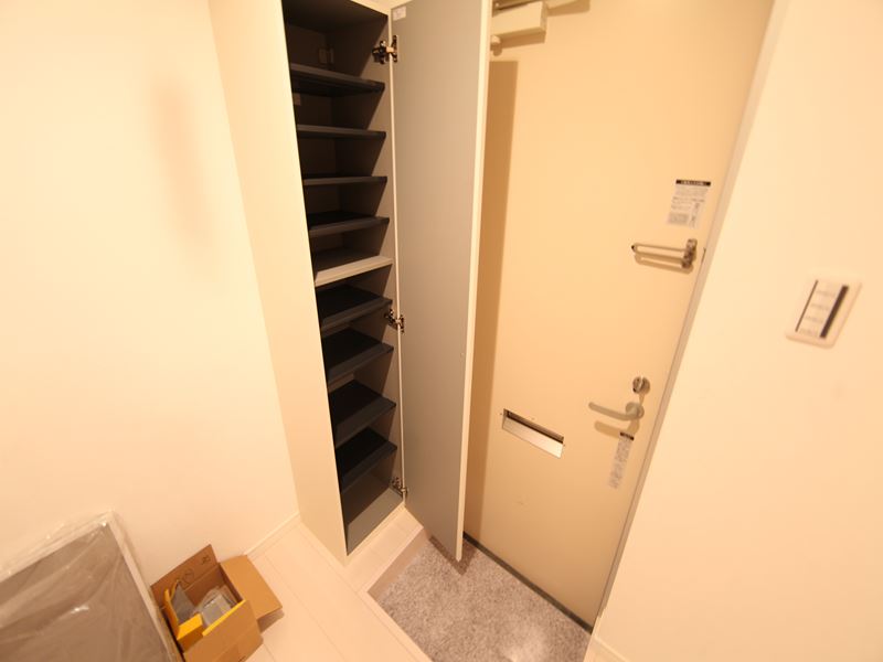 玄関 シューズボックスあります