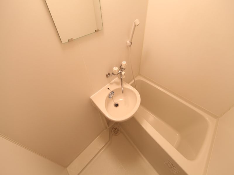 バスルーム(洗面台付)