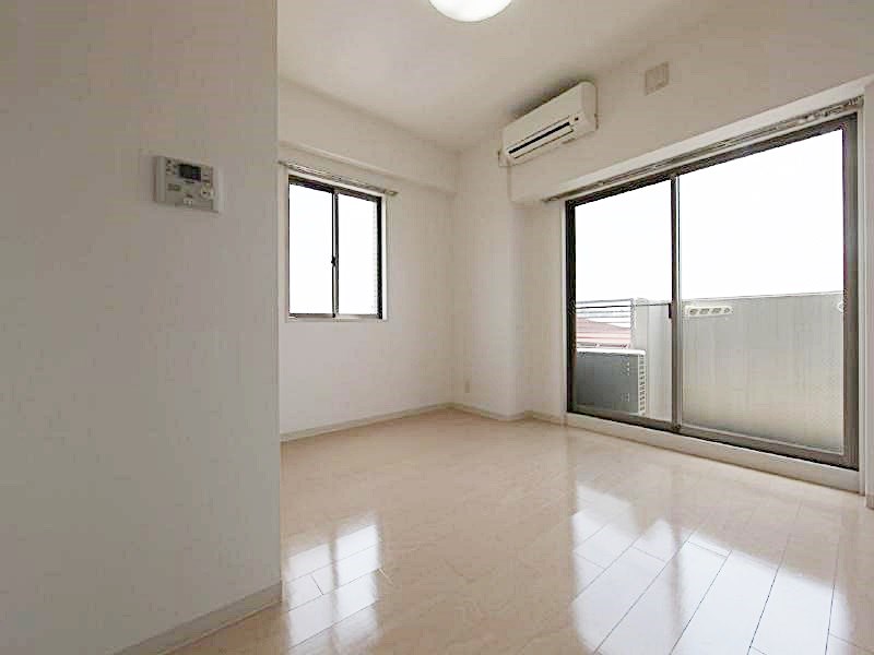 洋室7.6帖 照明付き