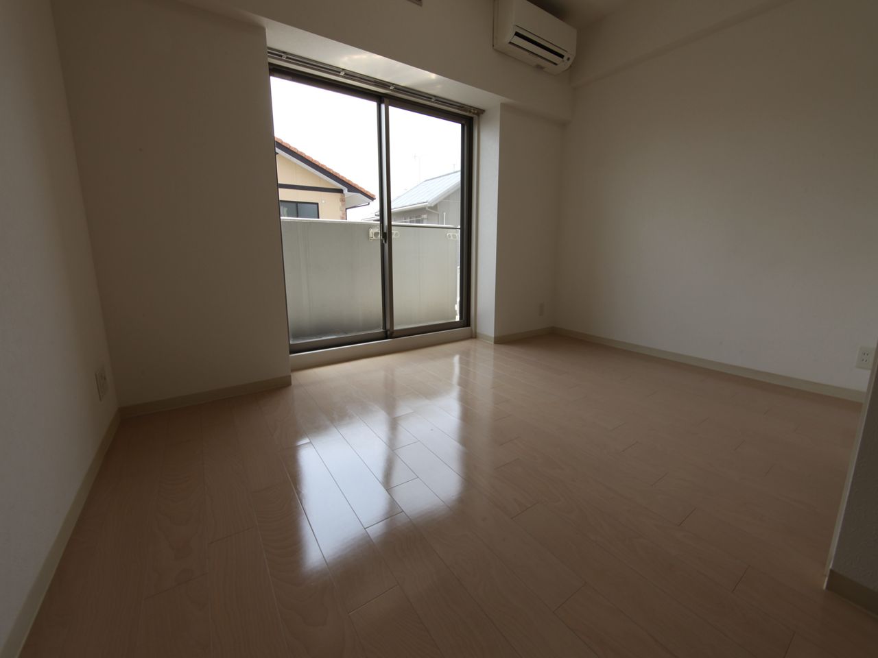 洋室7.6帖 東向き