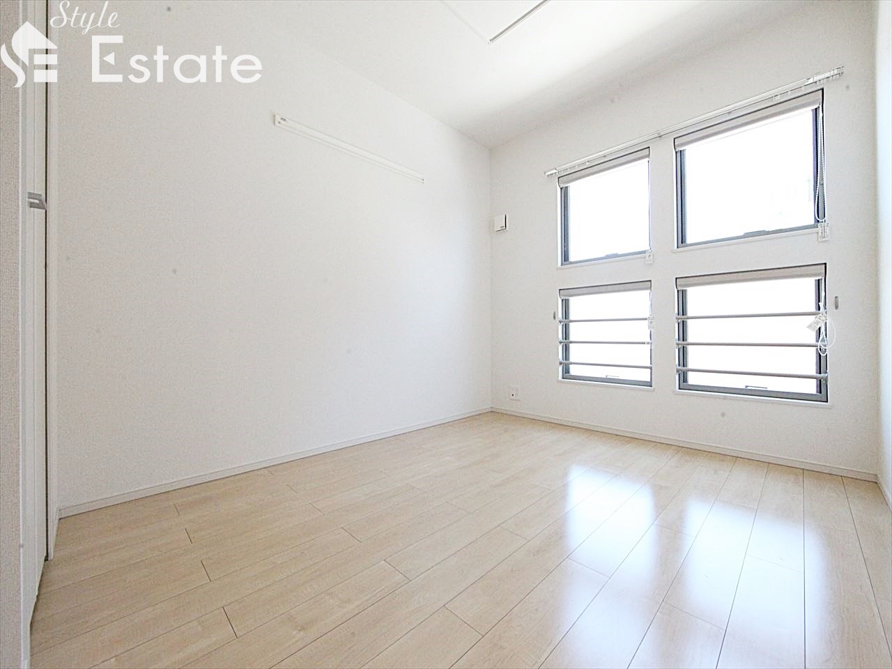 洋室 5.7帖 クローゼット付