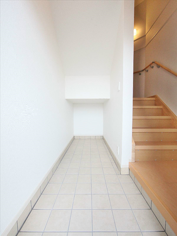 玄関から 自転車も入る大きさ!