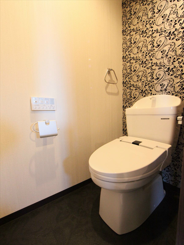温水洗浄便座機能付トイレ