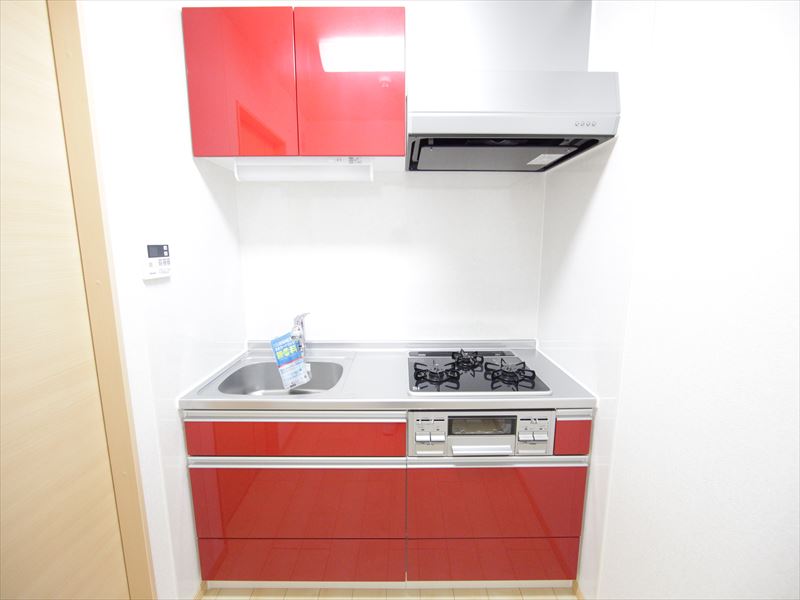 同施工会社参考画像 システムキッチン3口・グリル付き(キッチンの色は各部屋異なります)