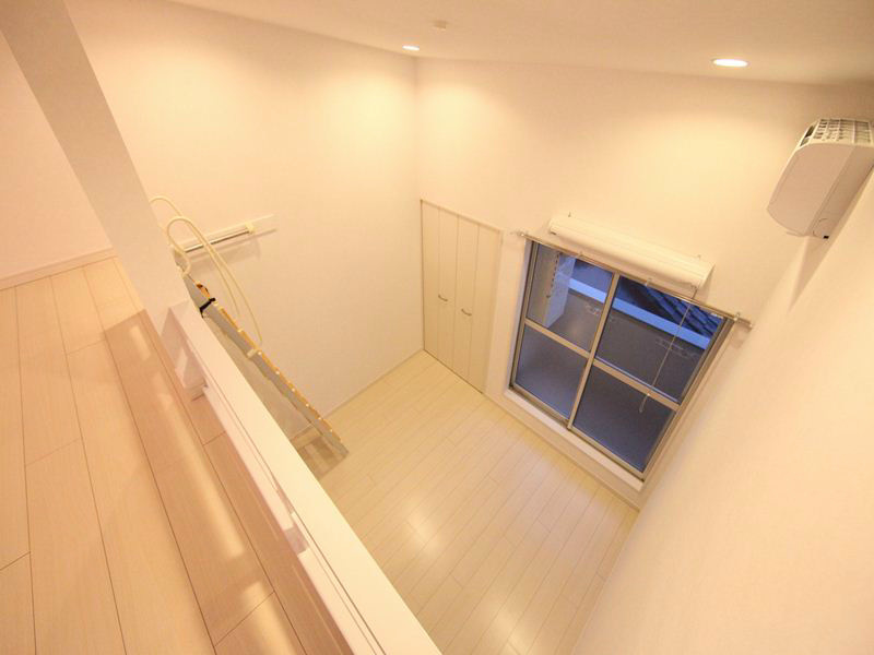 ロフトから見た洋室です