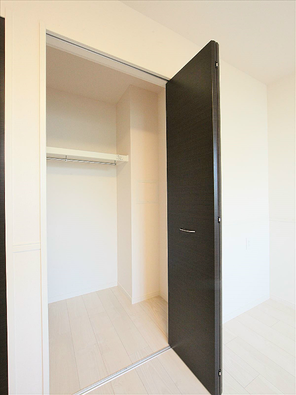 洋室6.4帖 クローゼット