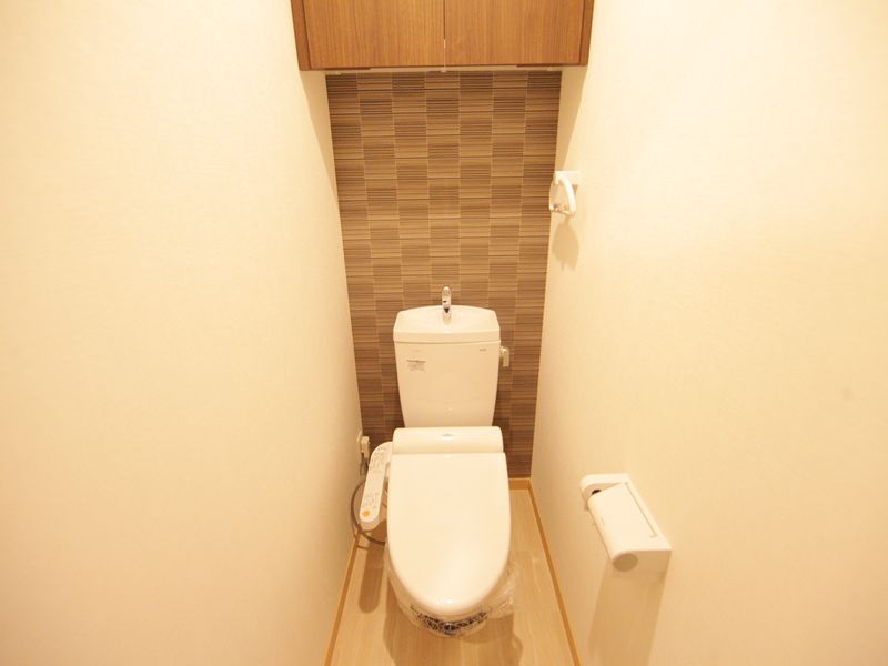 温水洗浄便座つきトイレ棚あり