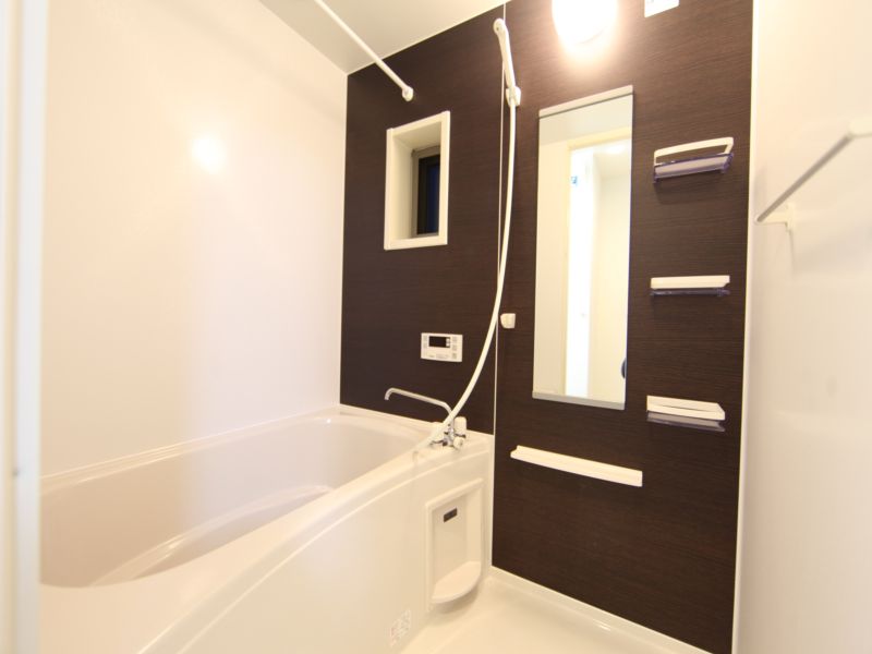 追い炊き機能付きお風呂 窓あり