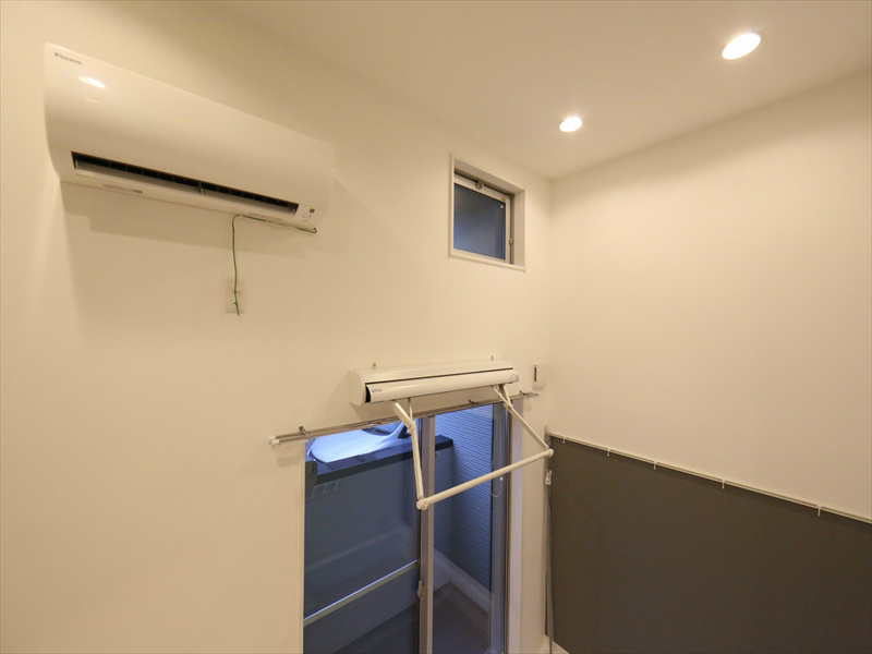 エアコン 室内物干し
