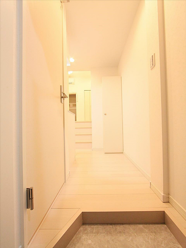 同施工会社画像 玄関 シューズボックス付