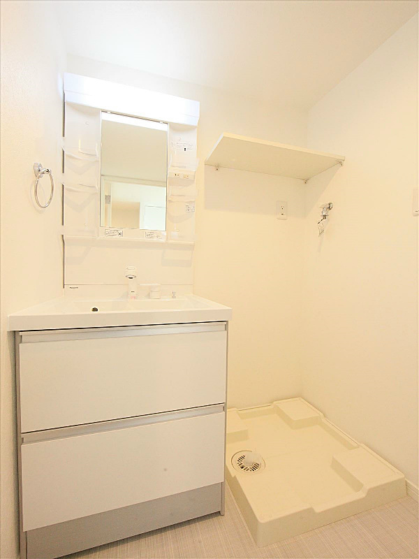 モデルルーム 脱衣所 独立洗面台(シャンプードレサー付)