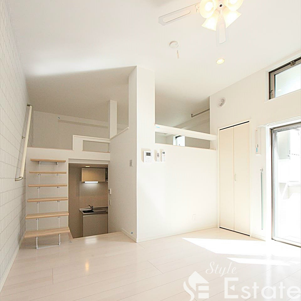 The Greyhouse　（ザグレイハウス）