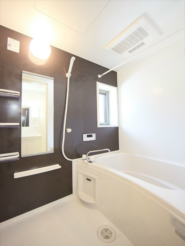 バスルーム 窓付