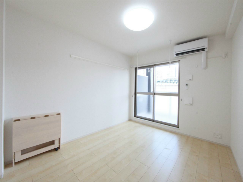 洋室 テーブル付き!