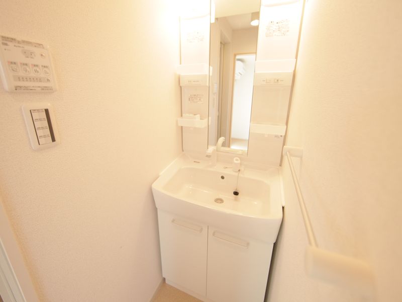 脱衣所 シャンプードレッサー付き 同型モデルルーム