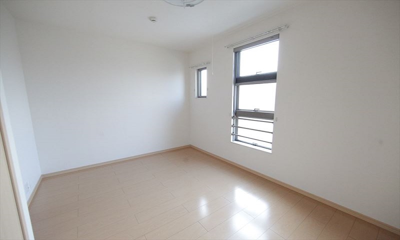 類似物件洋室5.9帖 収納充実