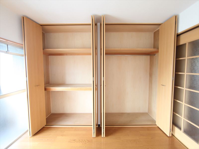 洋室13.5帖 クローゼット充実